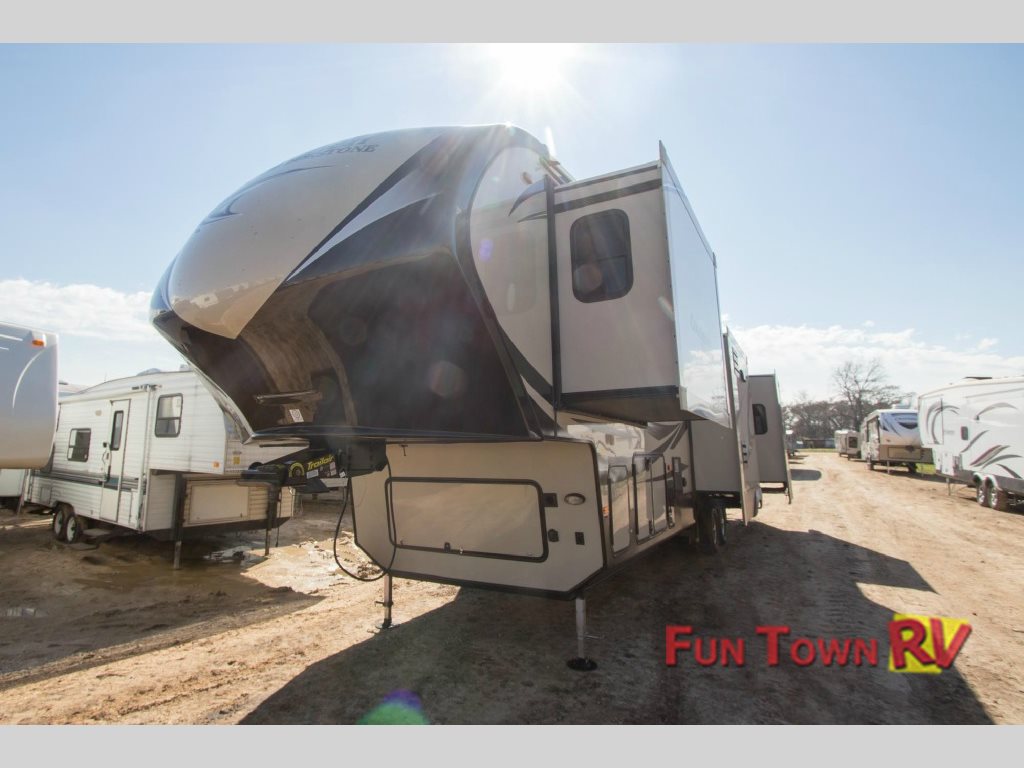 Brookstone 378RE fifth wheel