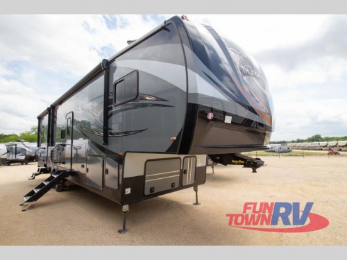 XLR Thunderbolt Fifth Wheel Toy Hauler