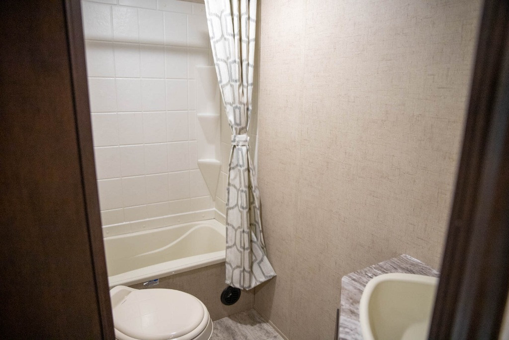della terra bathroom